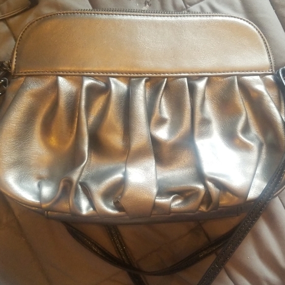 VERA WANG:SILVER PURSE - Picture 4 of 4
